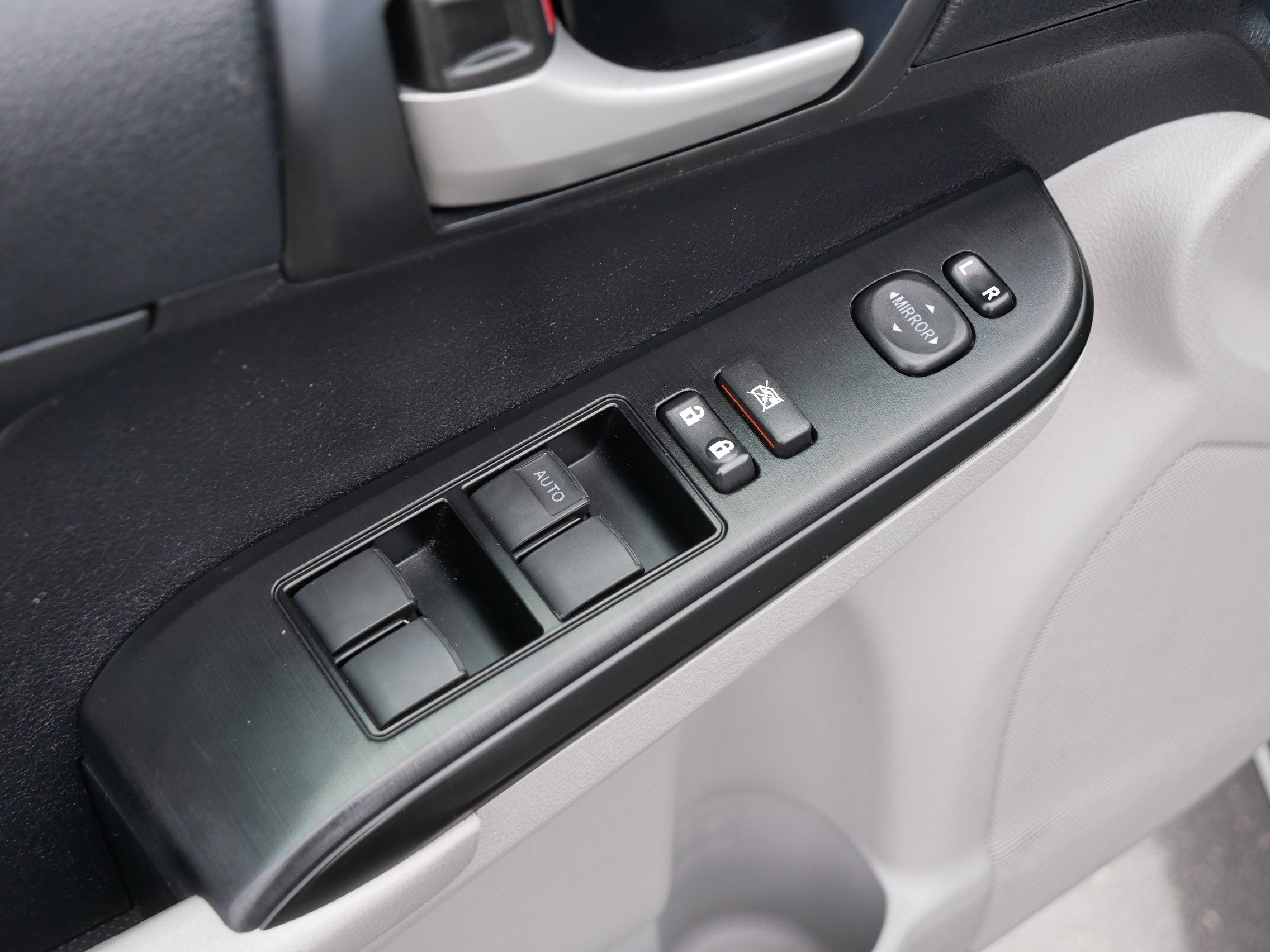 Used 2014 Toyota Camry LE FWD image 19