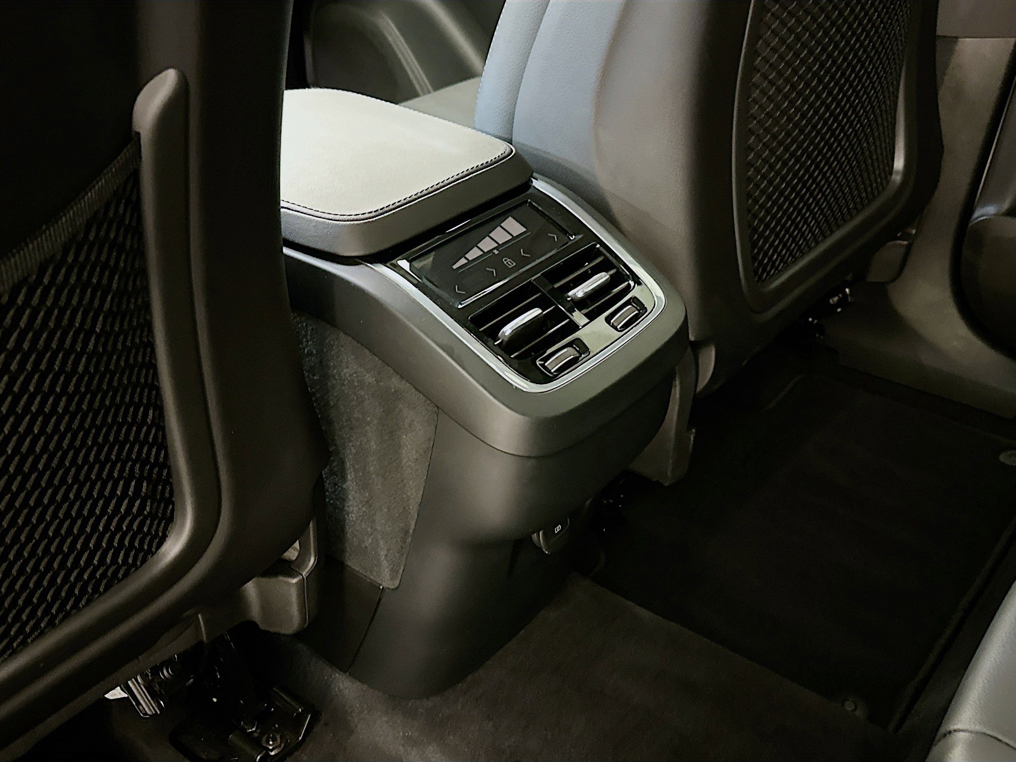 Used 2025 Volvo XC90 B5 Core image 29