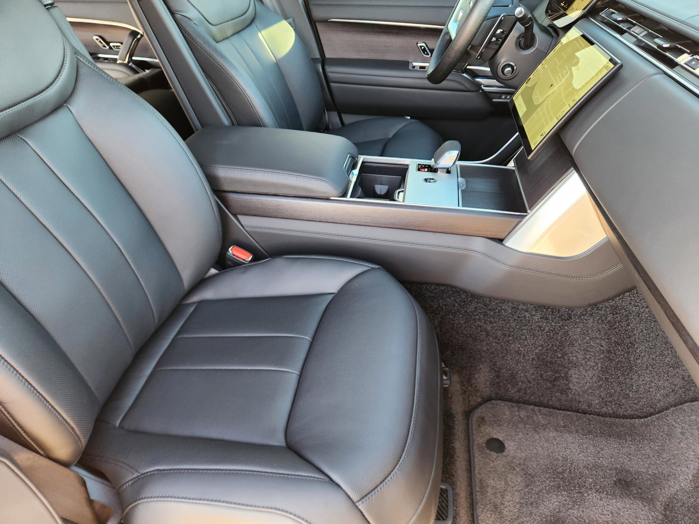 New 2026 Land Rover Range Rover Long Wheelbase Autobiography image 9