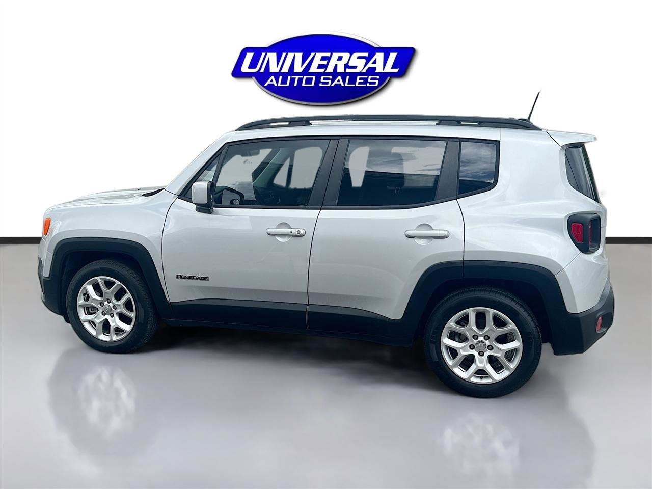 Used 2018 Jeep Renegade Latitude image 4