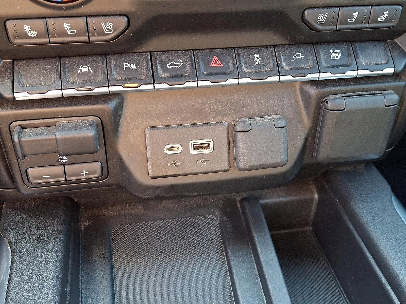 Certified 2022 Chevrolet Silverado 1500 LTZ w/ LTZ Premium Package image 17