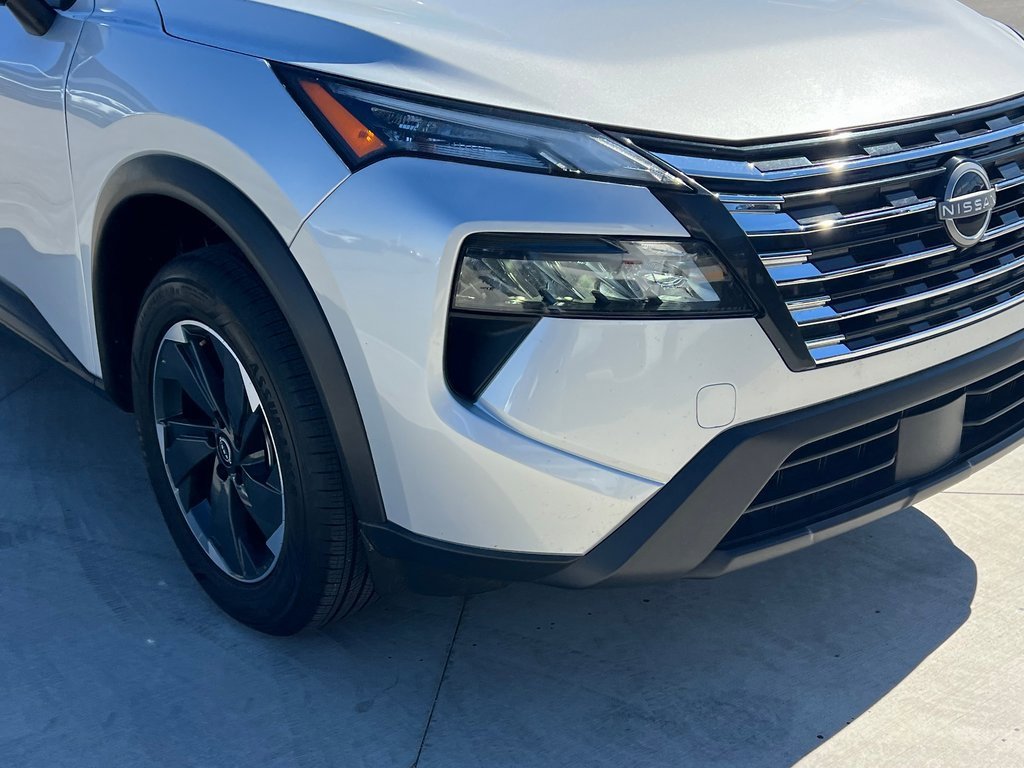 Used 2024 Nissan Rogue SV image 10