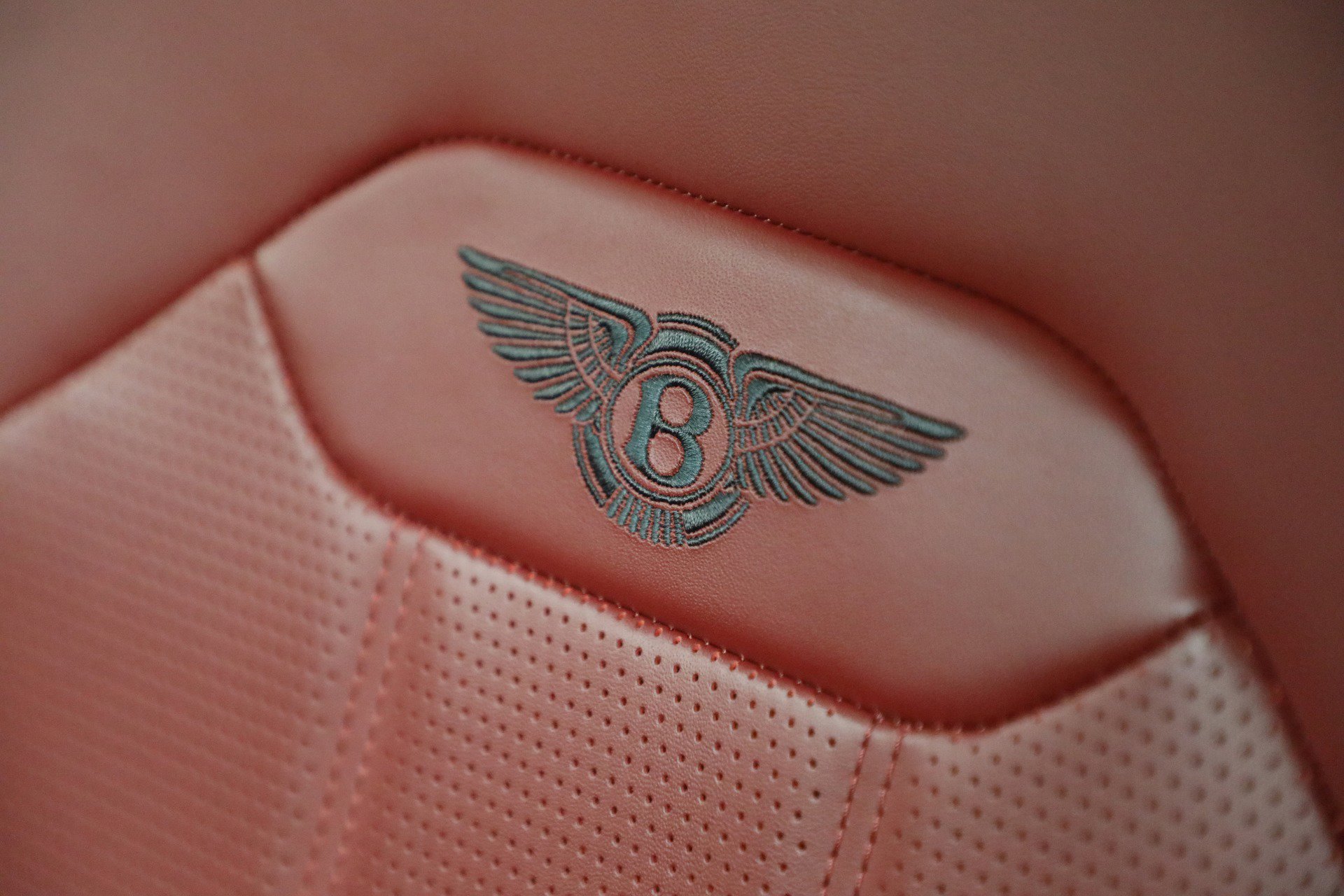 Used 2023 Bentley Bentayga AWD/4WD image 33