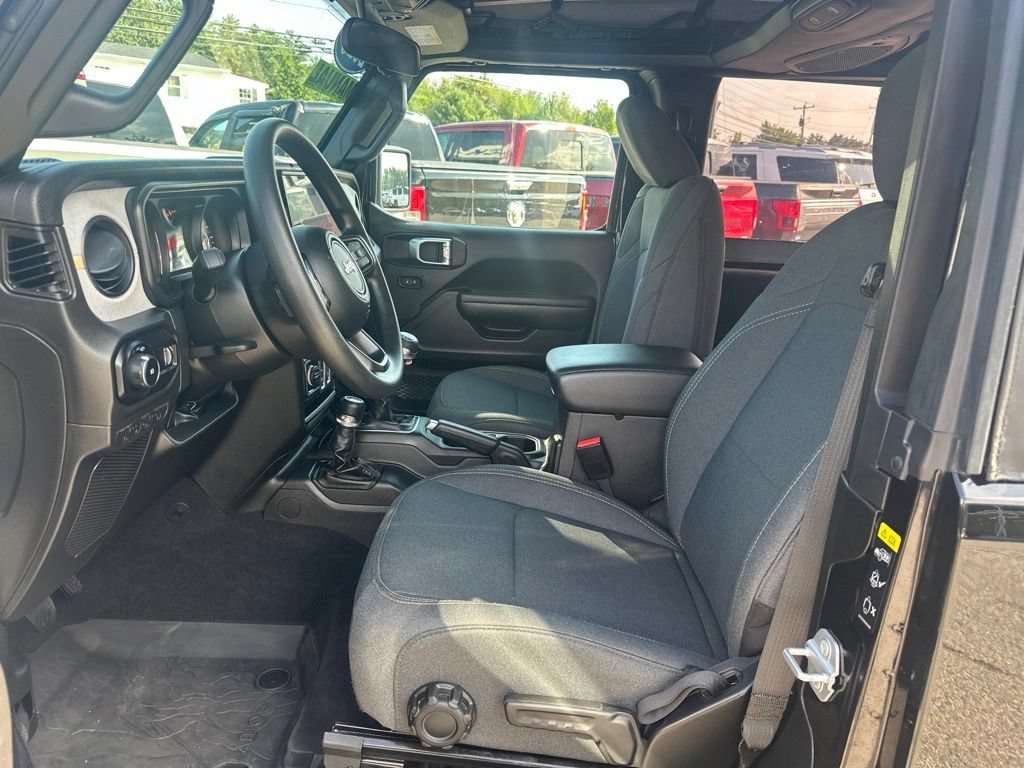 Used 2025 Jeep Wrangler Sport AWD/4WD image 13