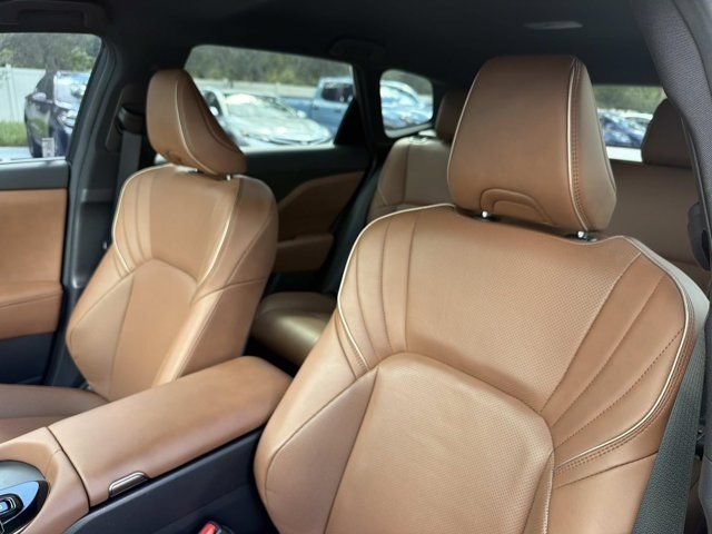 Certified 2025 Toyota Crown Signia AWD/4WD image 11