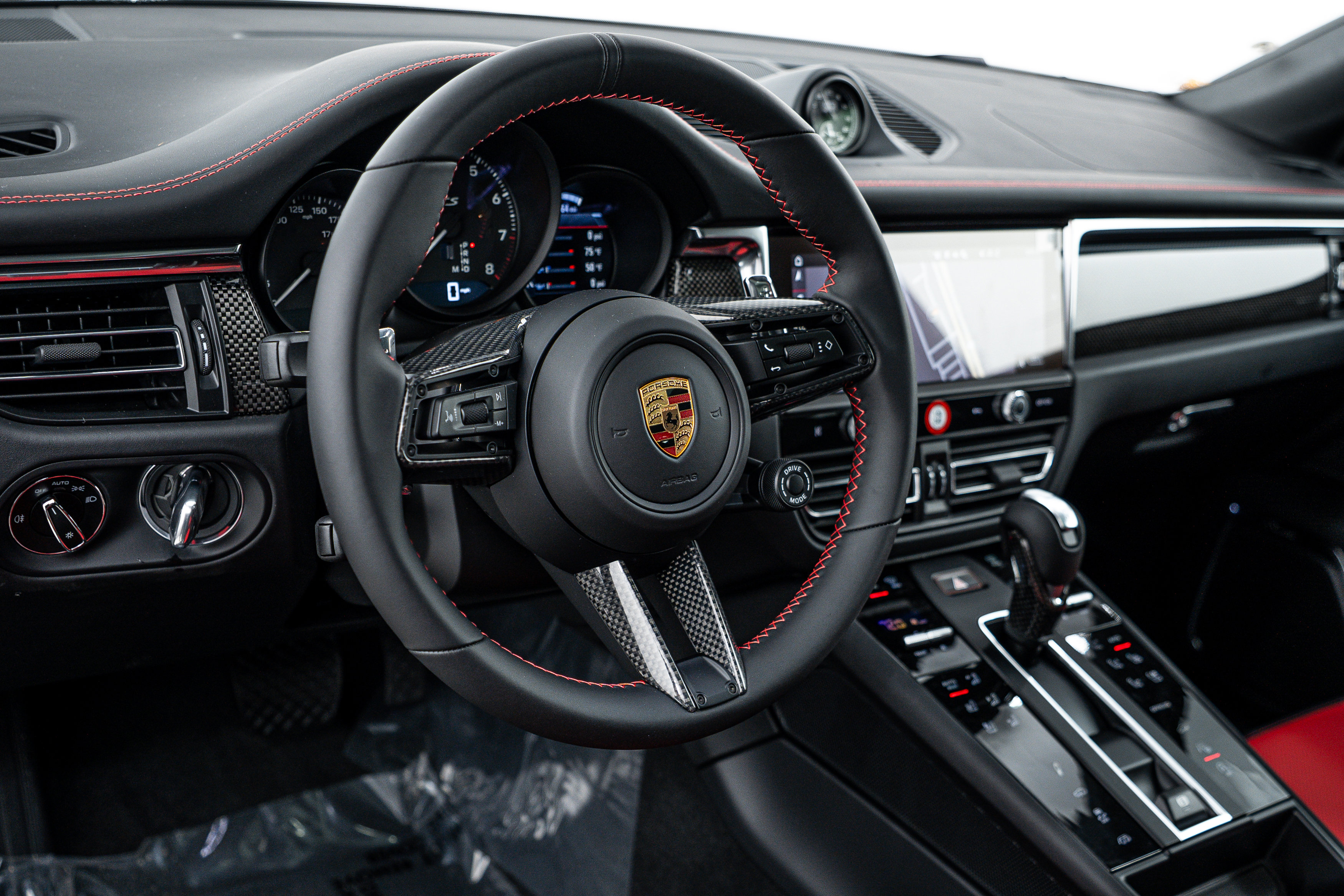 New 2026 Porsche Macan GTS image 13
