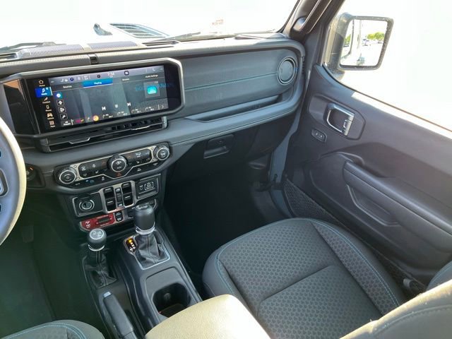 Used 2025 Jeep Wrangler Unlimited Rubicon 4xe w/ Convenience Group AWD/4WD image 12