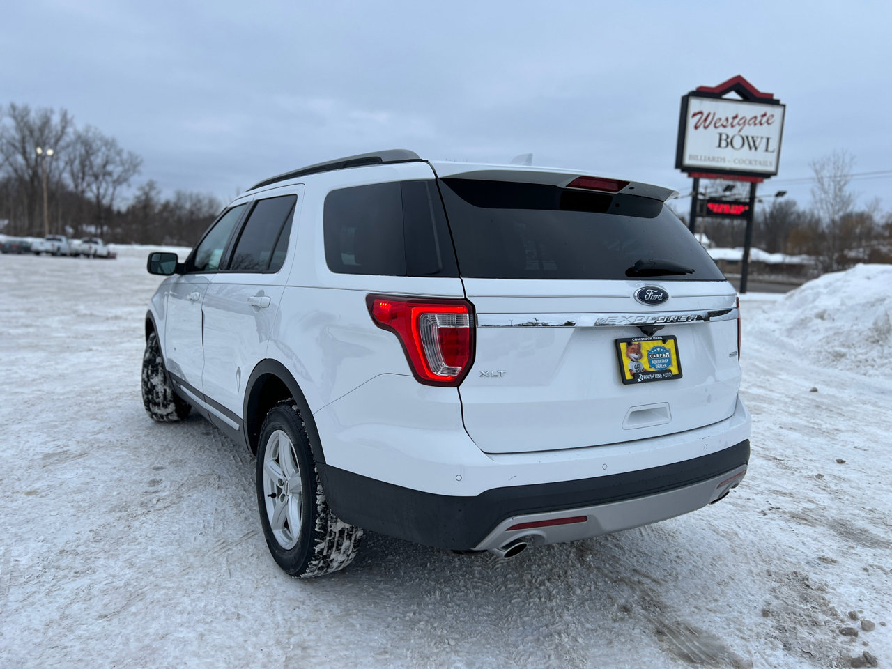 Used 2016 Ford Explorer XLT w/ Equipment Group 202A image 6