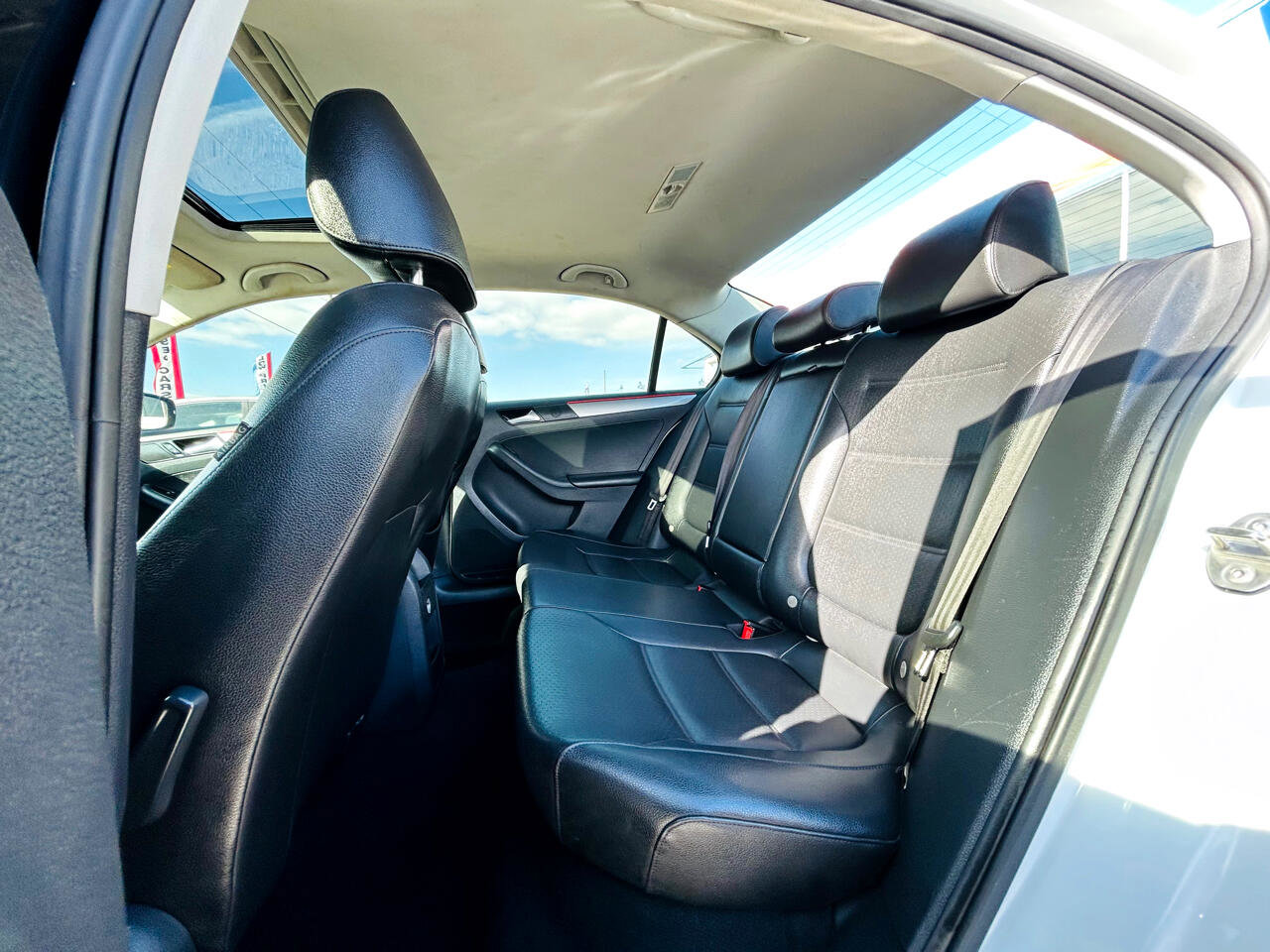 Used 2017 Volkswagen Jetta SE image 11