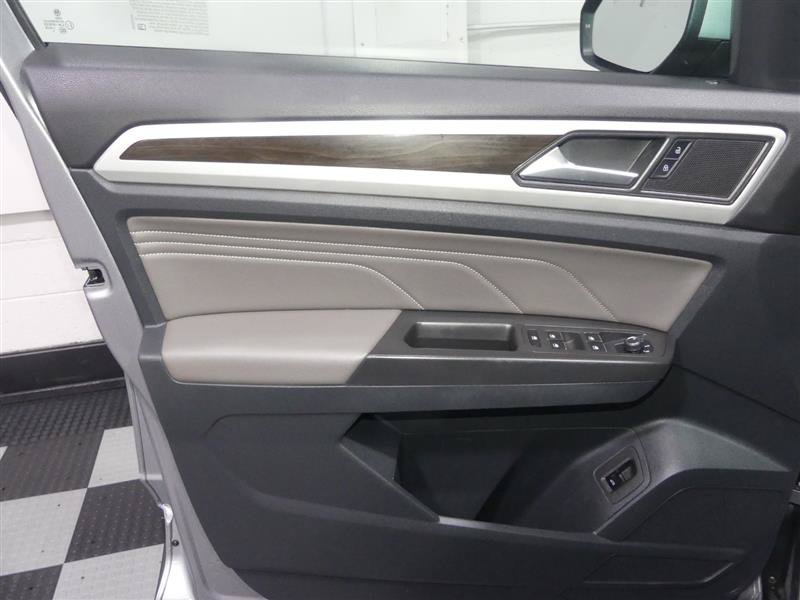 Used 2022 Volkswagen Atlas SE w/ Panoramic Sunroof Package FWD image 18