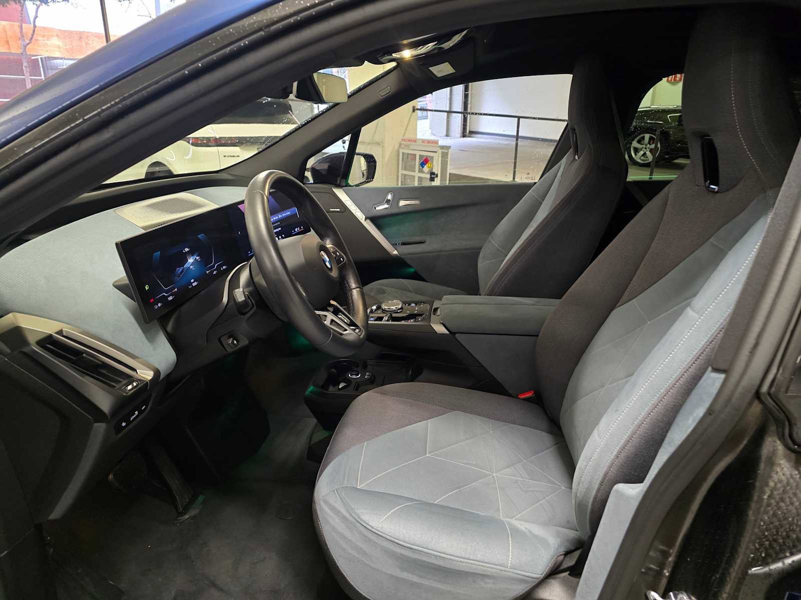 Used 2025 BMW iX xDrive50 w/ Premium Package image 24