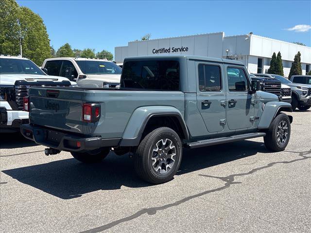 Used 2025 Jeep Gladiator Sport w/ Premium Package AWD/4WD image 2