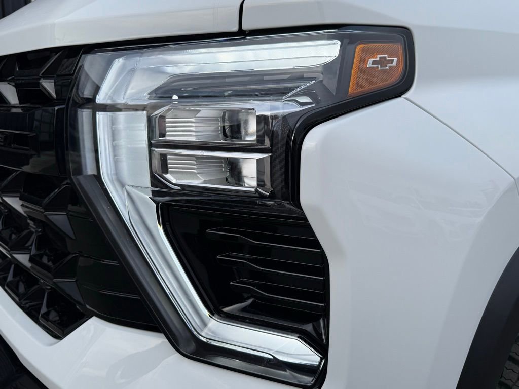 Used 2025 Chevrolet Silverado 2500 ZR2 w/ Technology Package image 12