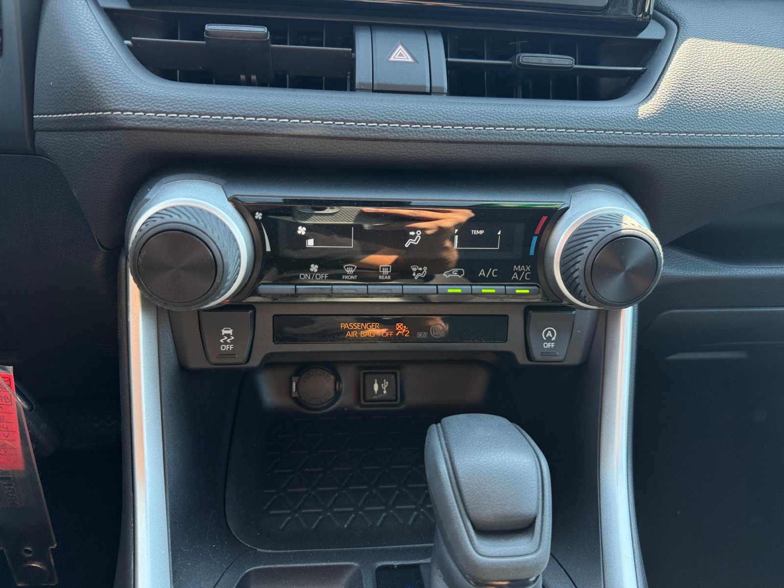 Used 2019 Toyota RAV4 LE w/ All Weather Liner Package AWD/4WD image 13