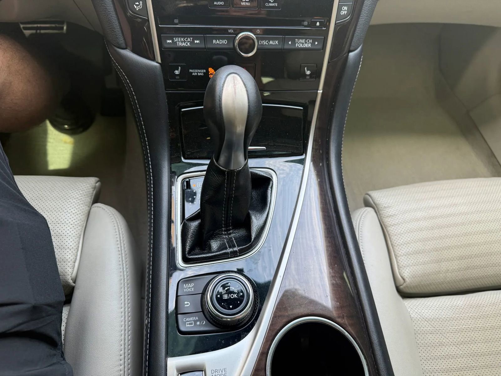 Used 2014 INFINITI Q50 AWD w/ Deluxe Touring Package image 17