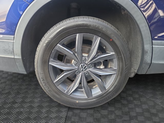 Used 2023 Volkswagen Tiguan SE FWD image 37