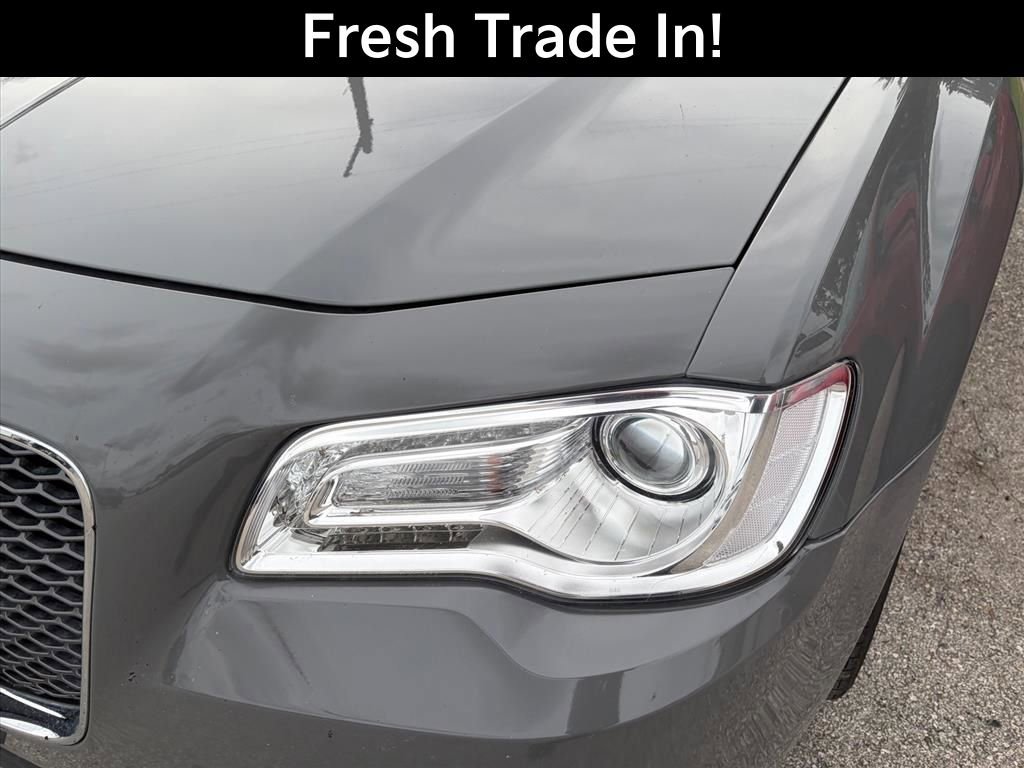 Used 2018 Chrysler 300 Limited w/ Harman/Kardon Audio Group RWD image 4