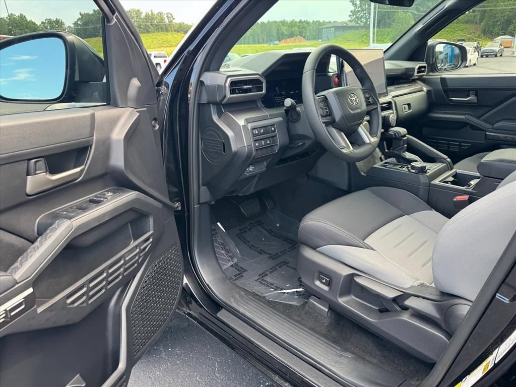 Used 2025 Toyota Tacoma TRD Off-Road AWD/4WD image 14