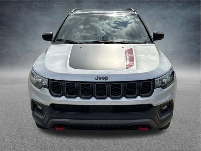 Used 2025 Jeep Compass Trailhawk w/ Trailer Tow Group AWD/4WD image 2