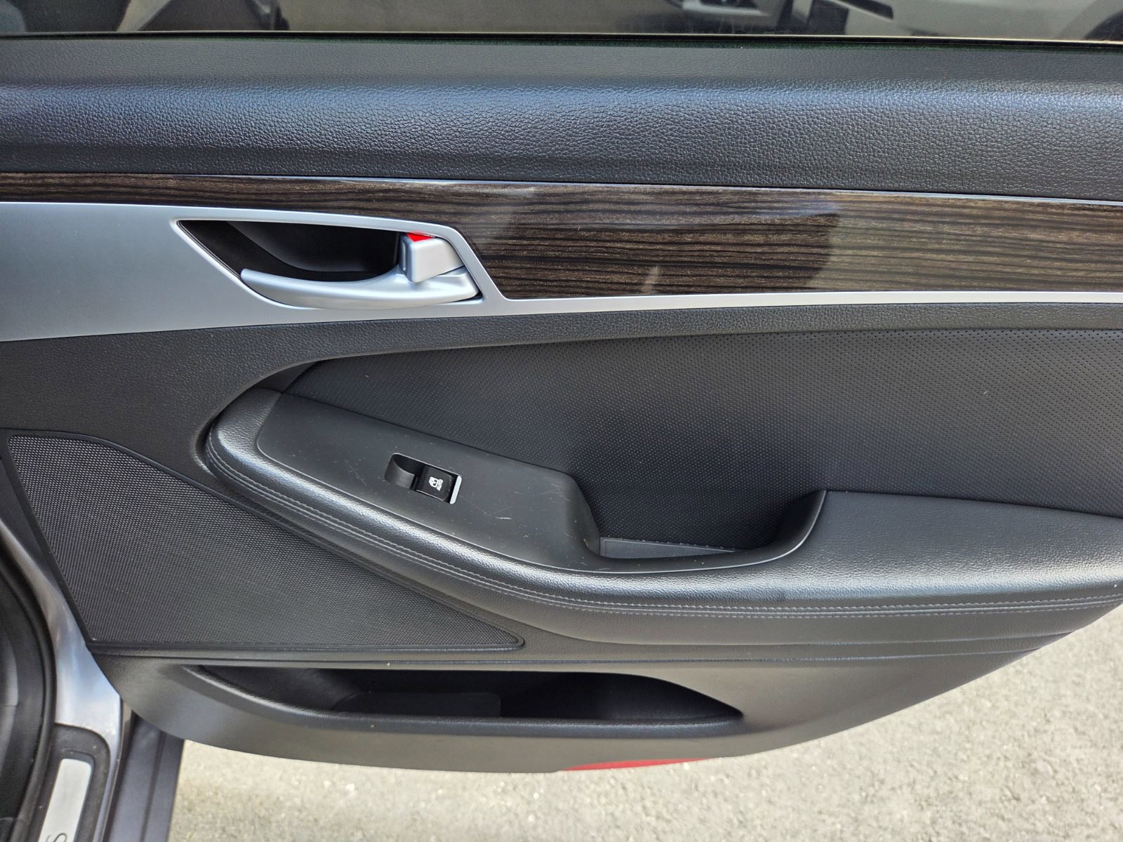 Used 2015 Hyundai Genesis 3.8 RWD image 10