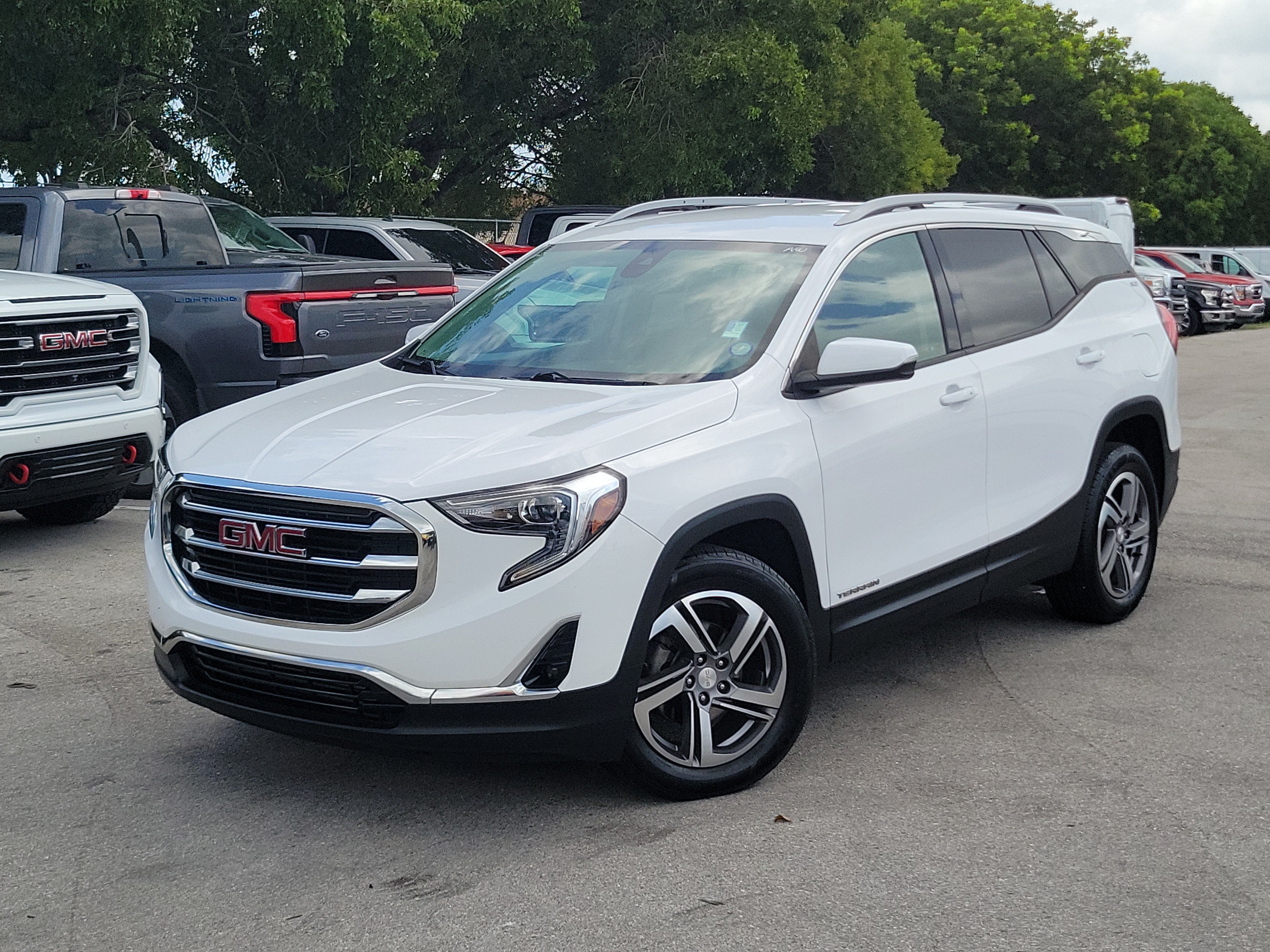 Used 2020 GMC Terrain SLT w/ Preferred Package AWD/4WD image 1