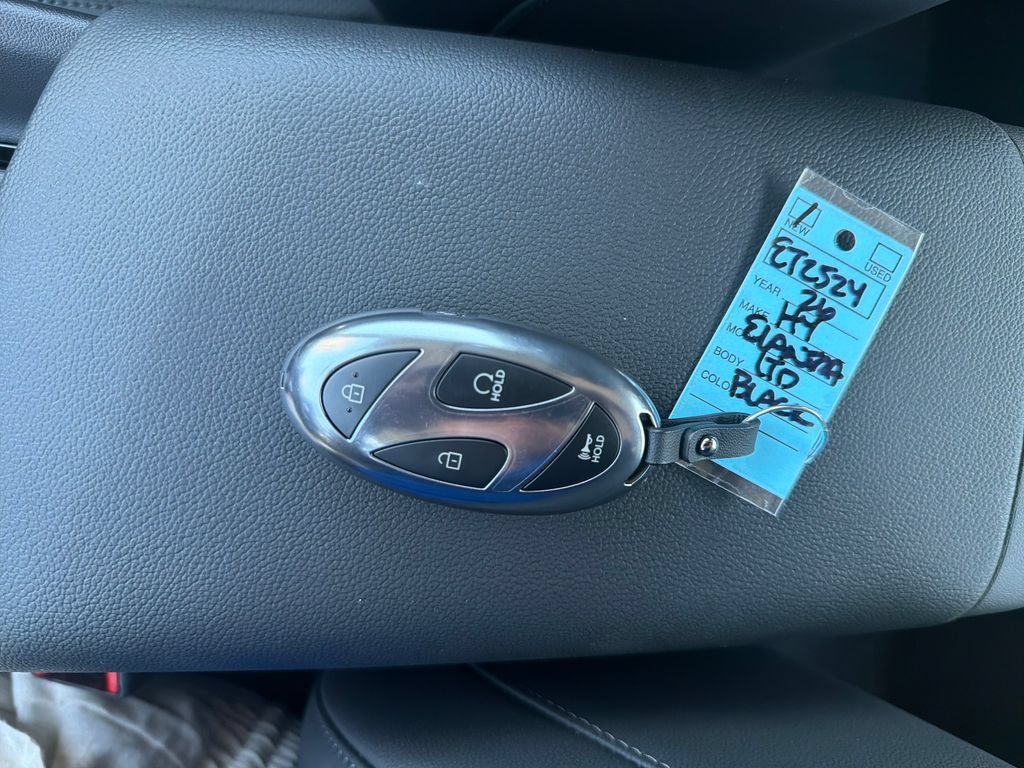 New 2026 Hyundai Elantra Limited FWD image 38