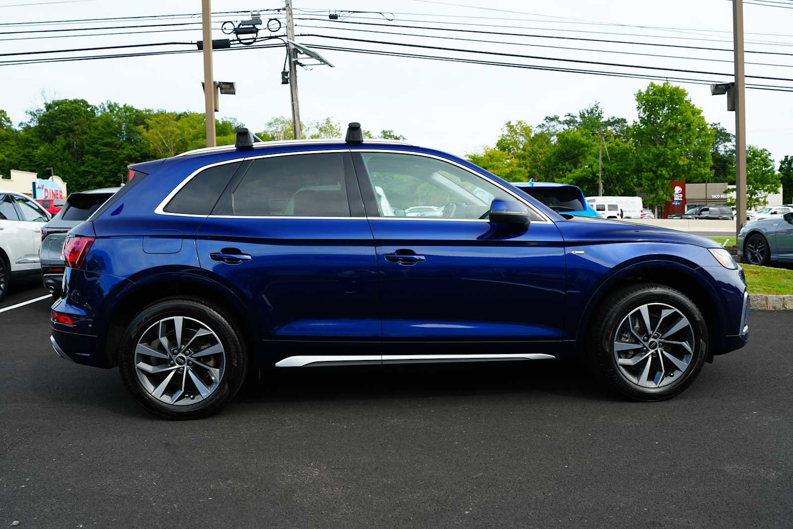 Used 2023 Audi Q5 2.0T Premium w/ Convenience Package AWD/4WD image 8