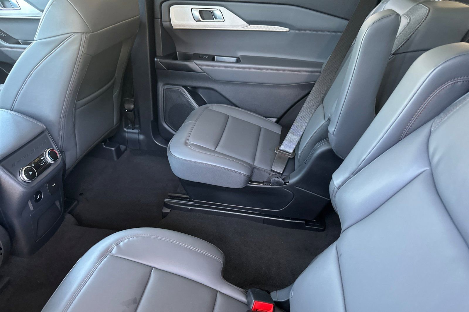 New 2026 Ford Explorer Active RWD image 12