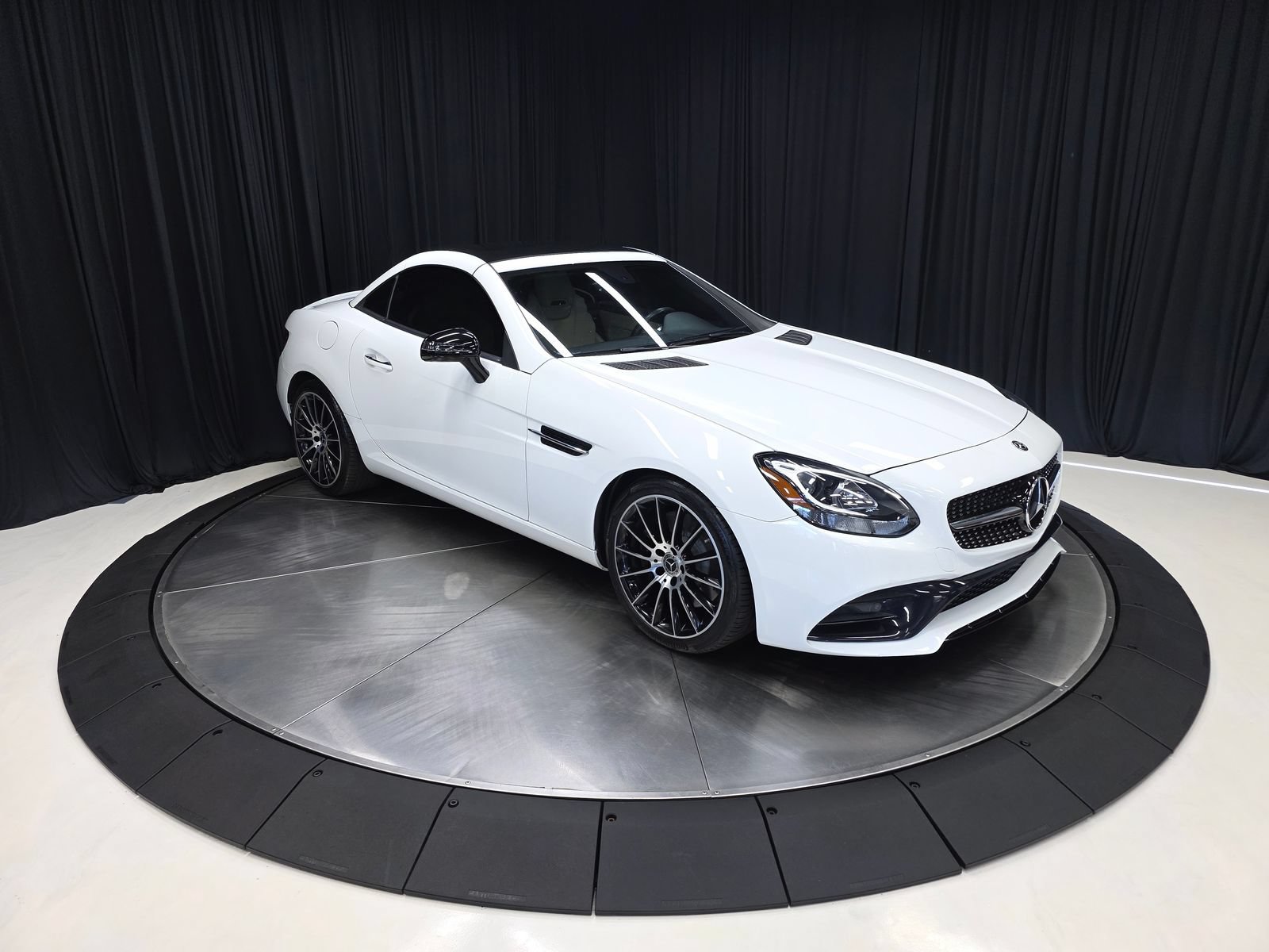 Used 2019 Mercedes-Benz SLC 300 image 15