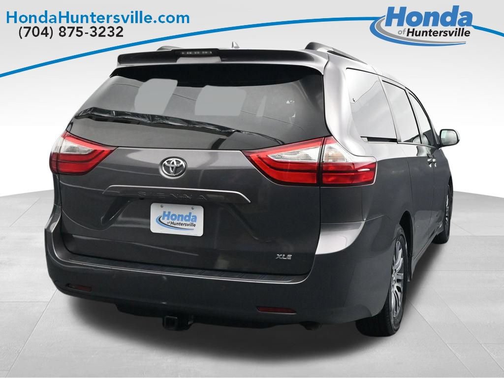 Used 2018 Toyota Sienna XLE w/ XLE Navigation Package FWD image 2