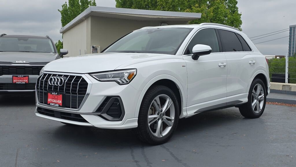 Used 2020 Audi Q3 2.0T Premium Plus w/ Premium Plus Package AWD/4WD image 7