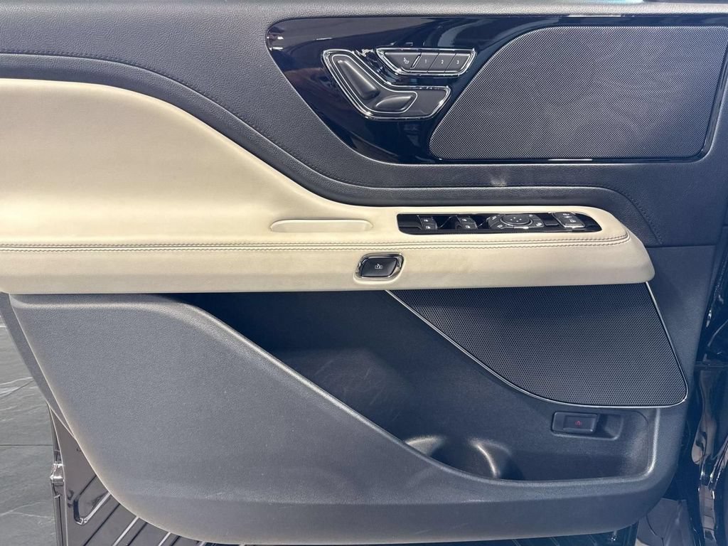 Certified 2026 Lincoln Aviator AWD image 14