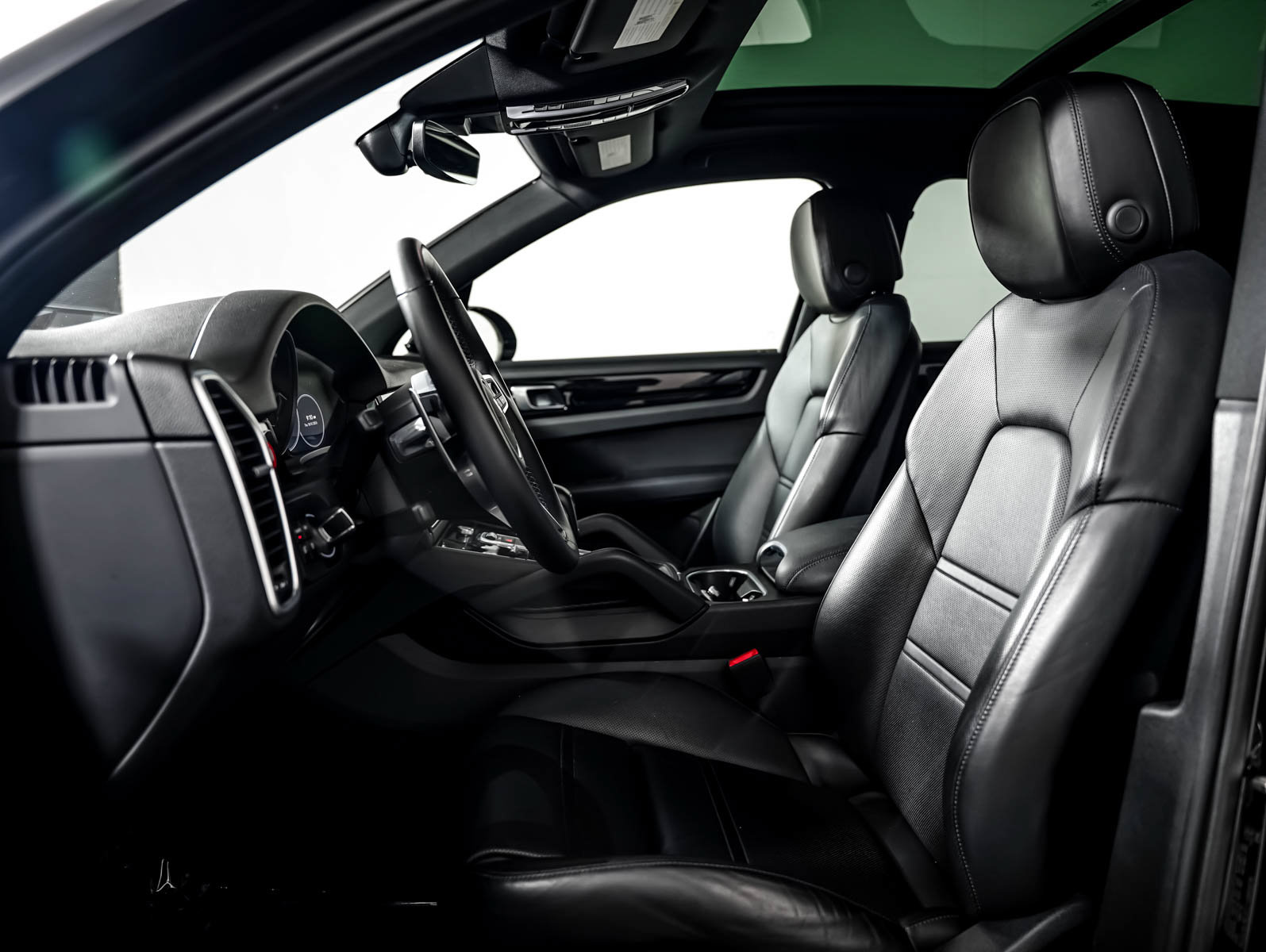 Certified 2023 Porsche Cayenne w/ Premium Package AWD/4WD image 5