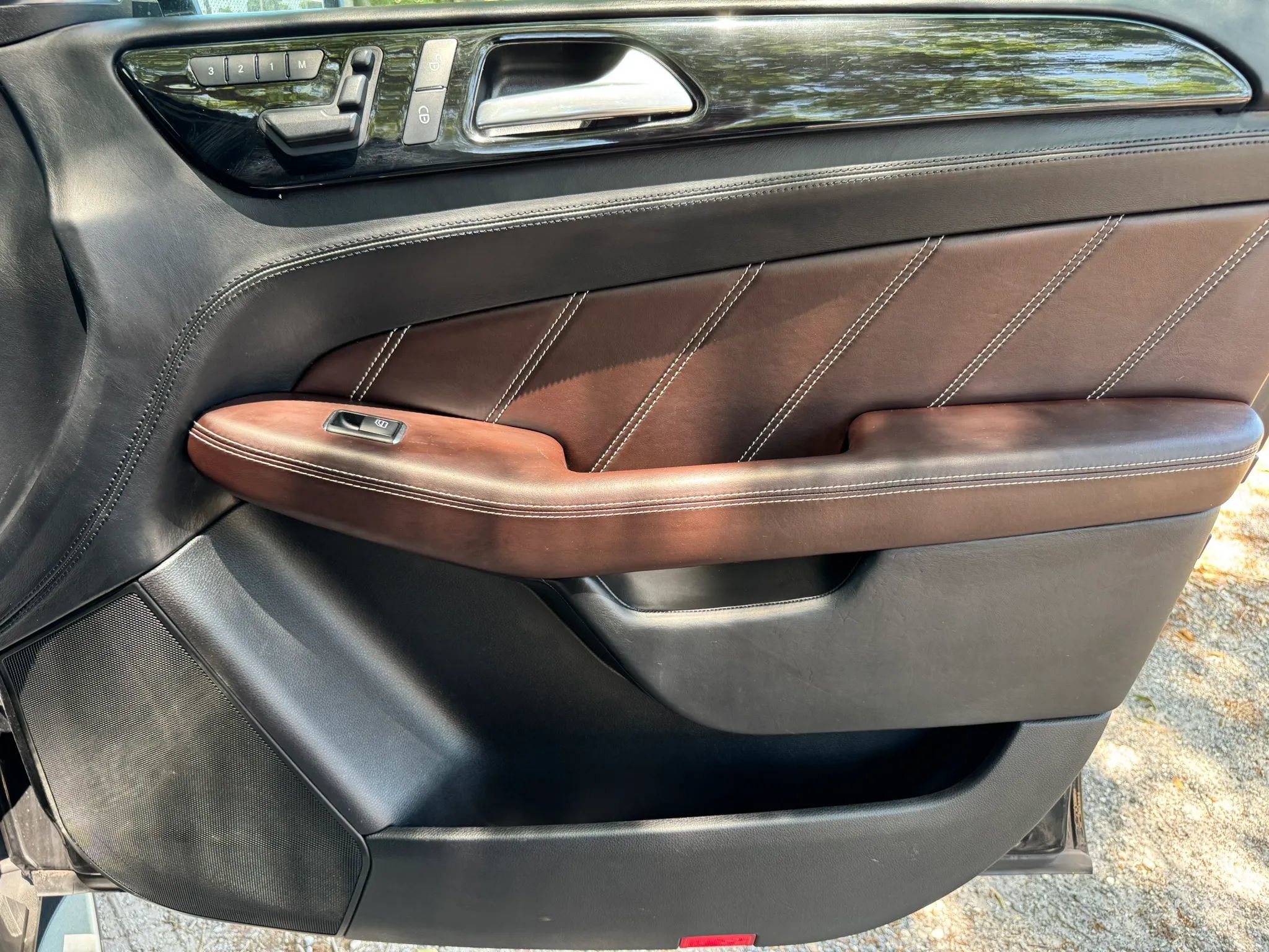 Used 2012 Mercedes-Benz ML 63 AMG 4MATIC w/ AMG Performance Pkg image 18