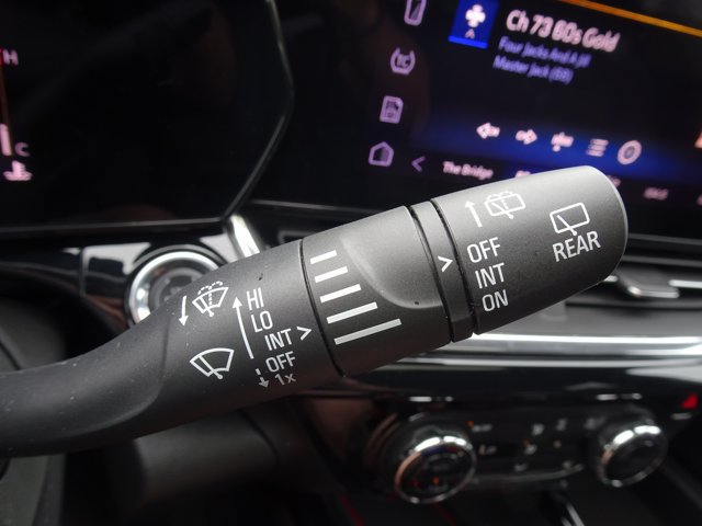 Used 2025 Chevrolet Trax RS w/ Sunroof Package FWD image 25