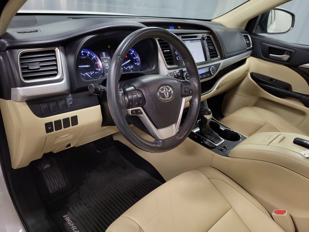 Used 2016 Toyota Highlander XLE AWD/4WD image 16