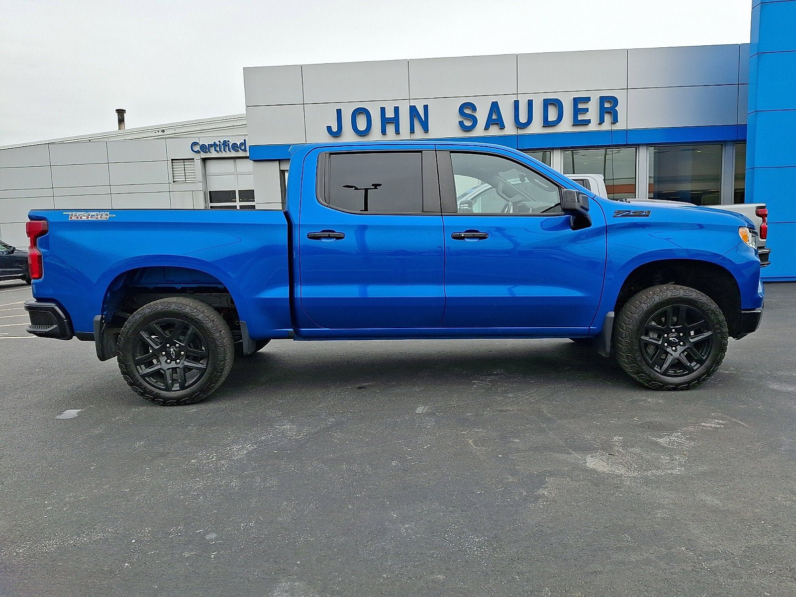 Used 2023 Chevrolet Silverado 1500 LT Trail Boss w/ LPO, Dark Essentials Package AWD/4WD image 7