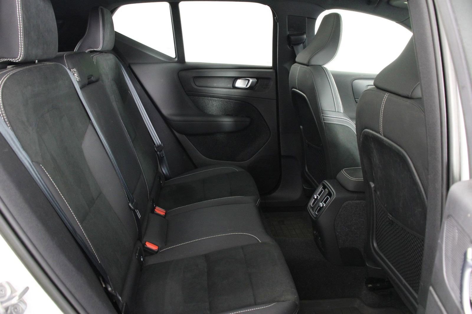 Used 2023 Volvo XC40 Recharge Ultimate w/ Protection Package Premier AWD/4WD image 28