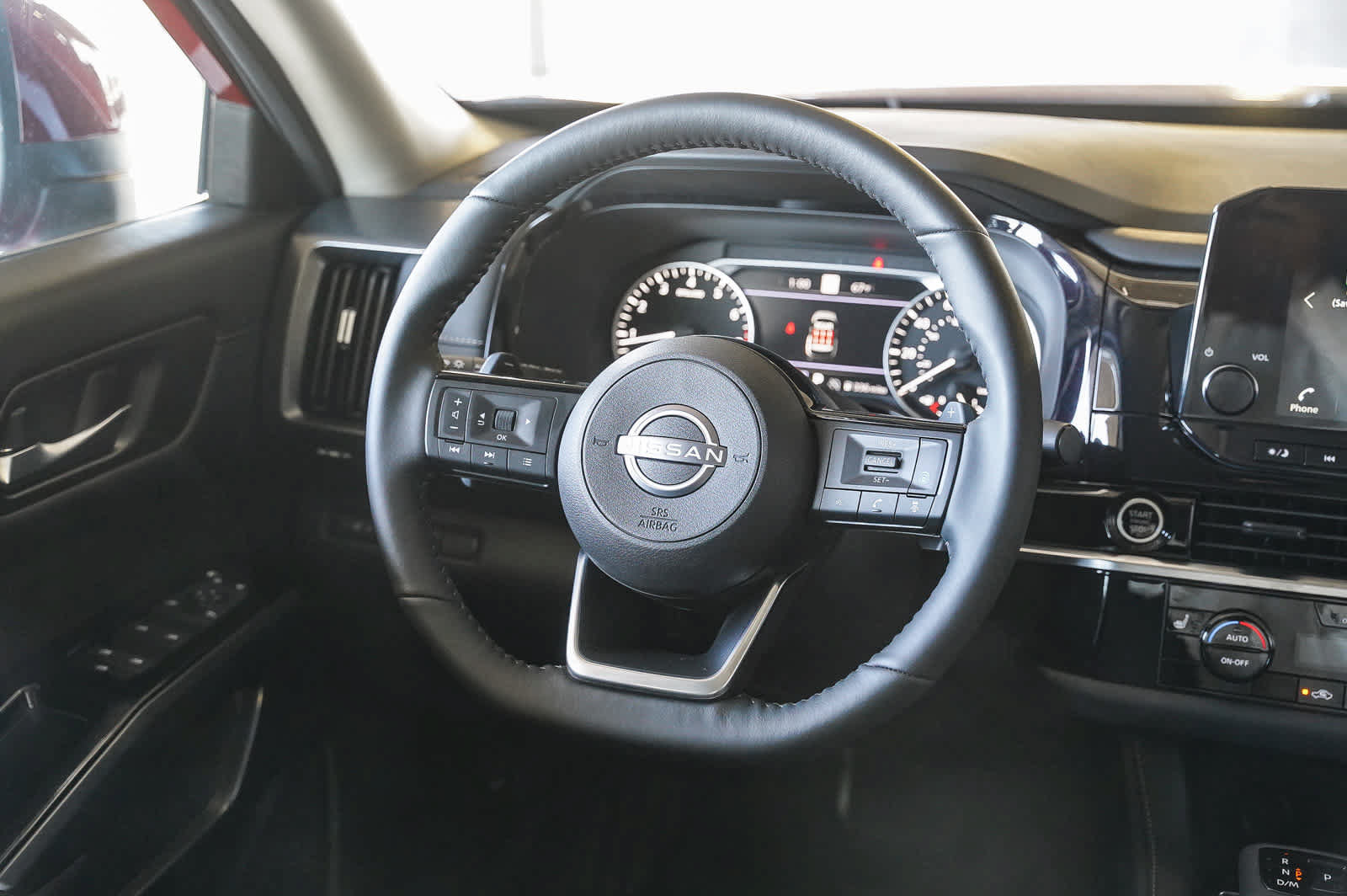 Used 2025 Nissan Pathfinder SL FWD image 17
