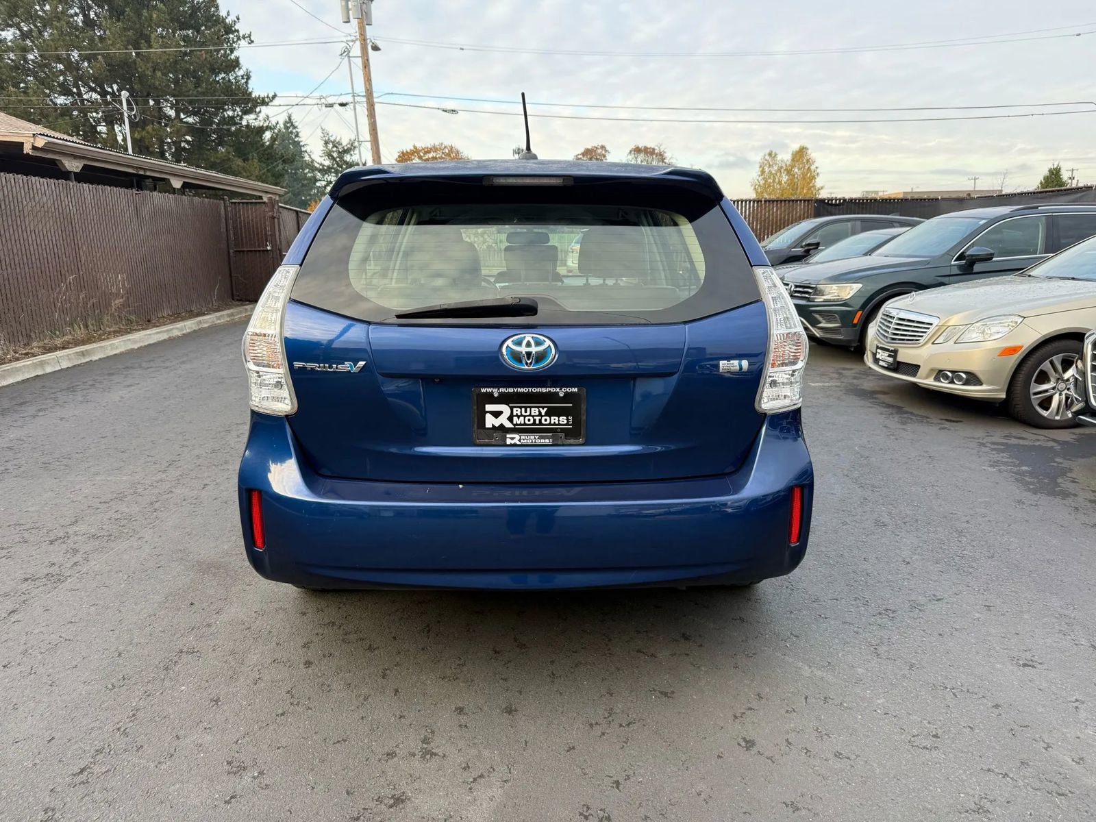 Used 2012 Toyota Prius V Five image 6