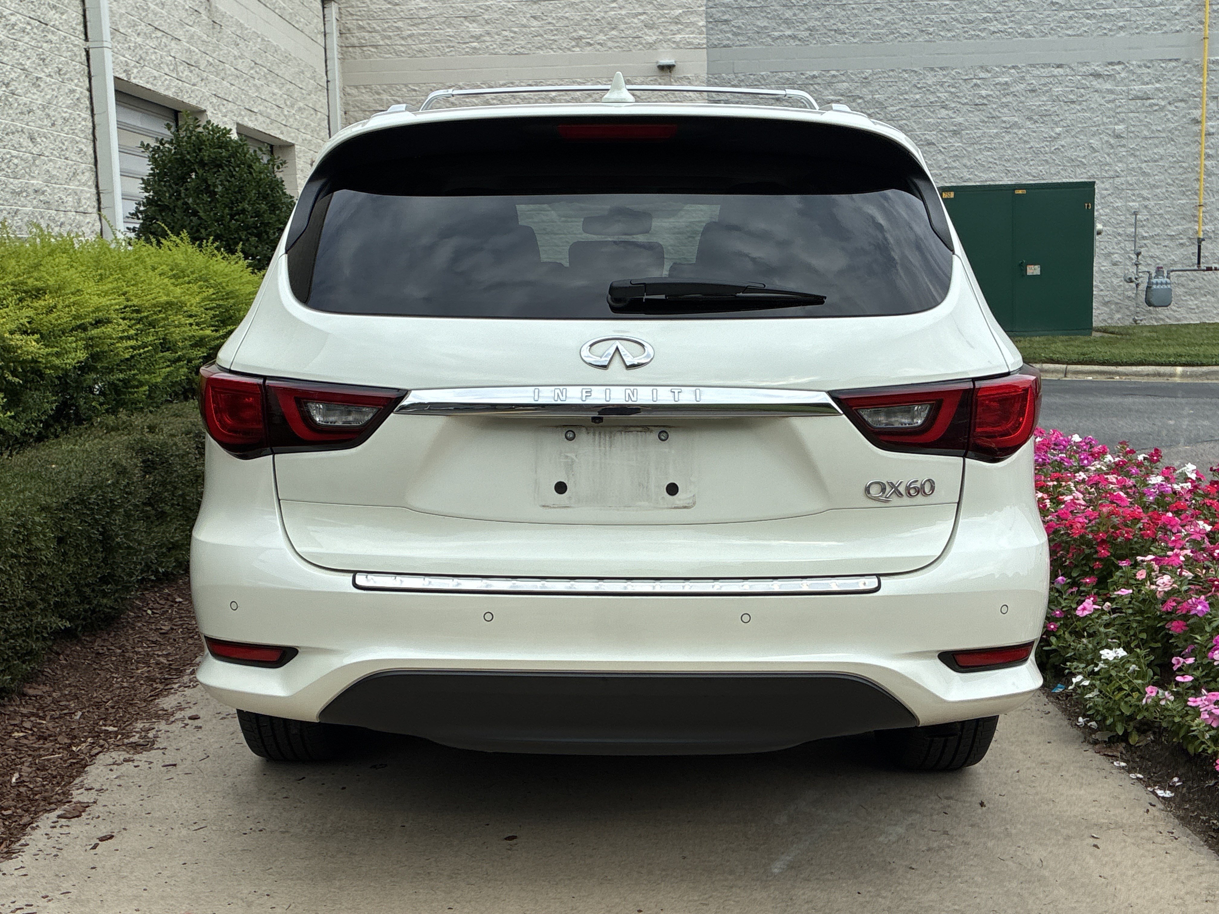 Used 2020 INFINITI QX60 Luxe w/ Sensory Package FWD image 7
