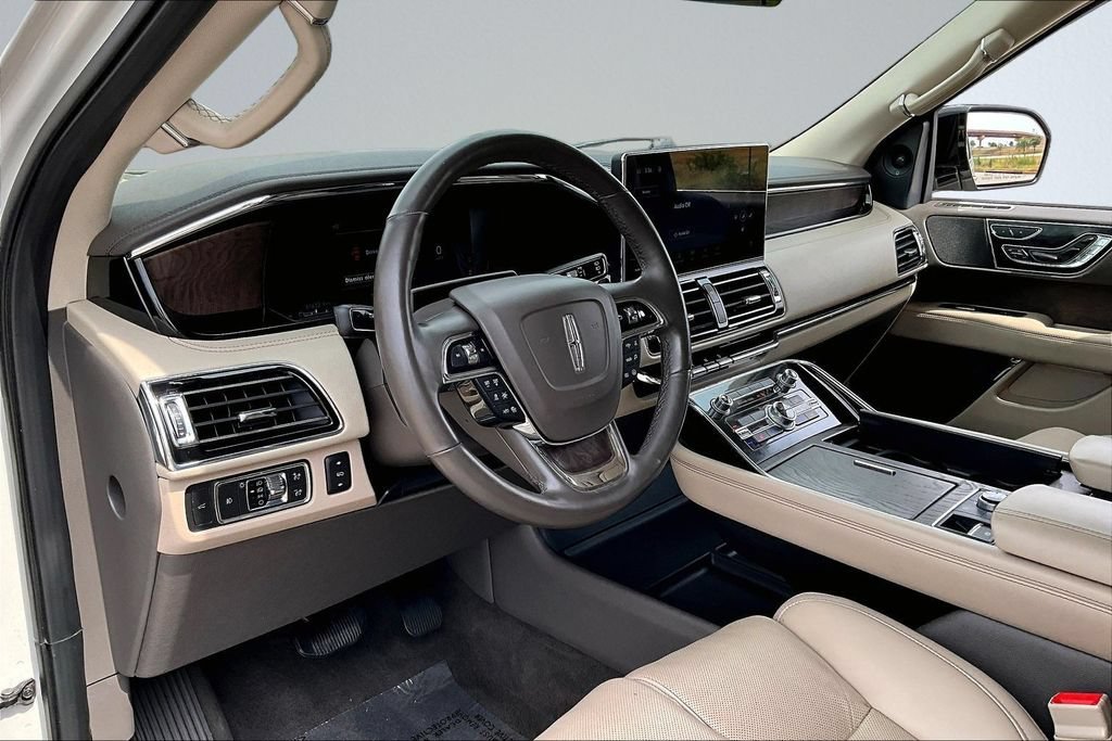 Used 2022 Lincoln Navigator Reserve AWD/4WD image 14