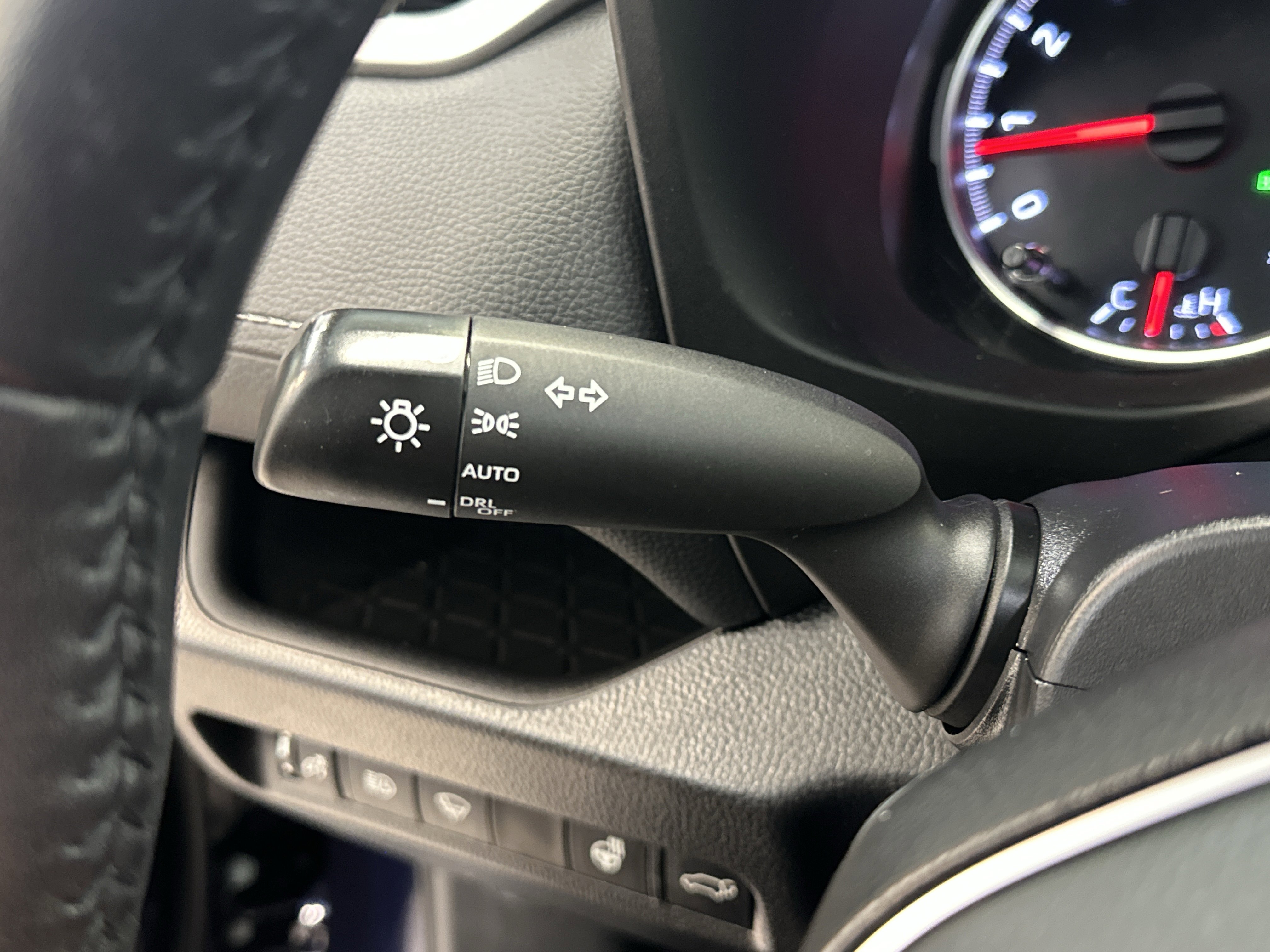 Used 2022 Toyota RAV4 XLE w/ Convenience Package image 35