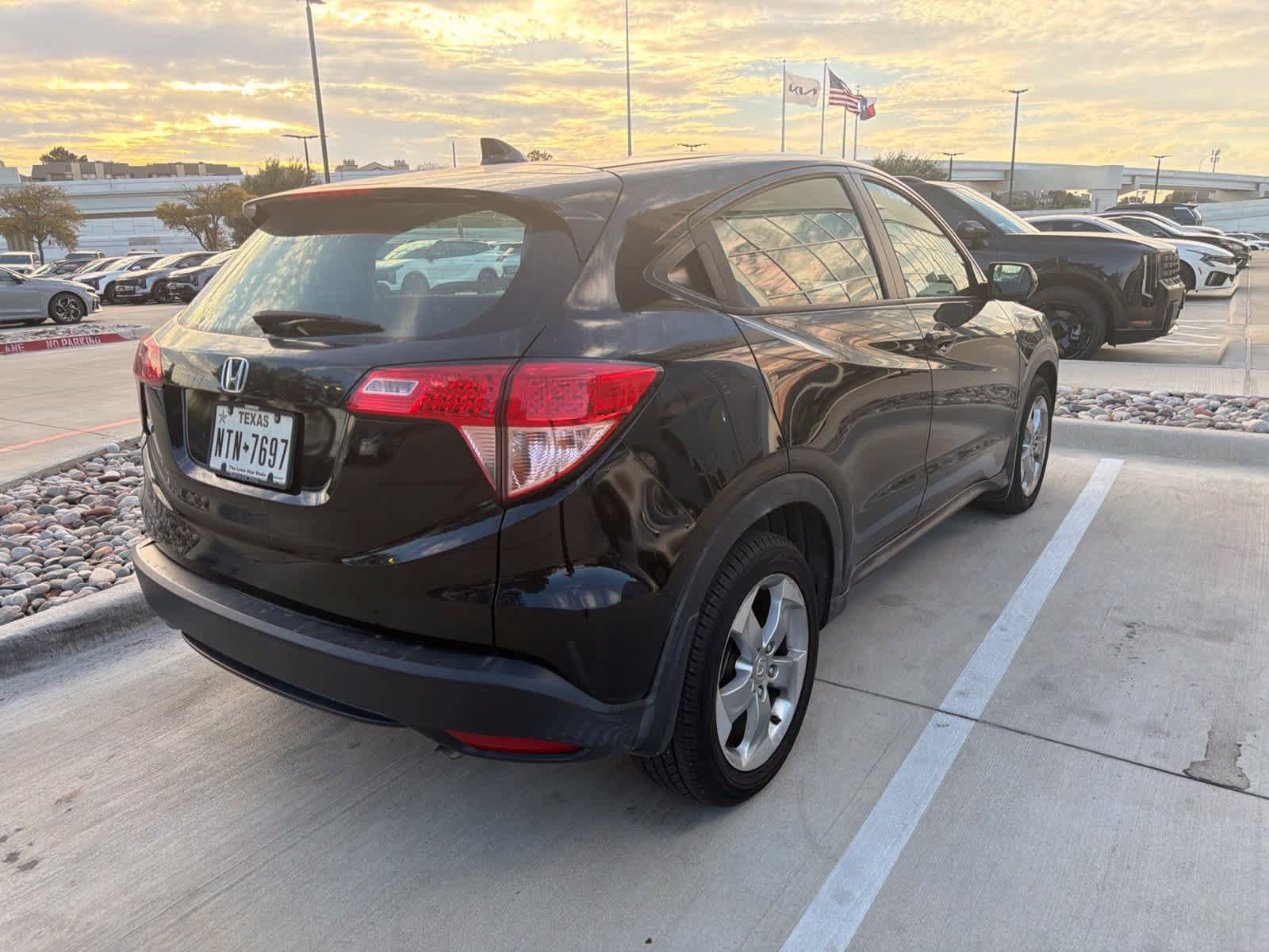 Used 2017 Honda HR-V LX image 4