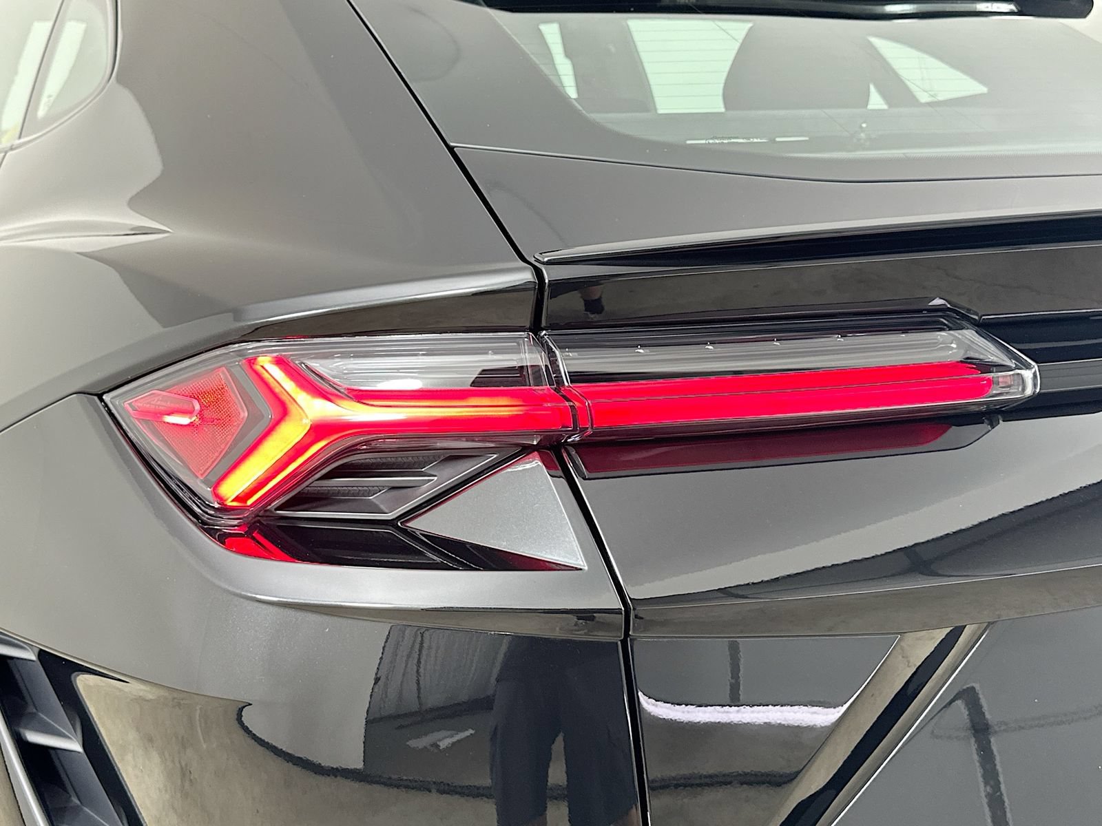 Used 2024 Lamborghini Urus S AWD/4WD image 13