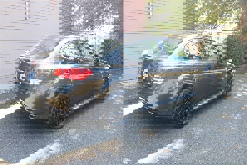 Used 2011 Subaru Legacy 2.5i Premium w/ All-Weather Pkg AWD/4WD image 3