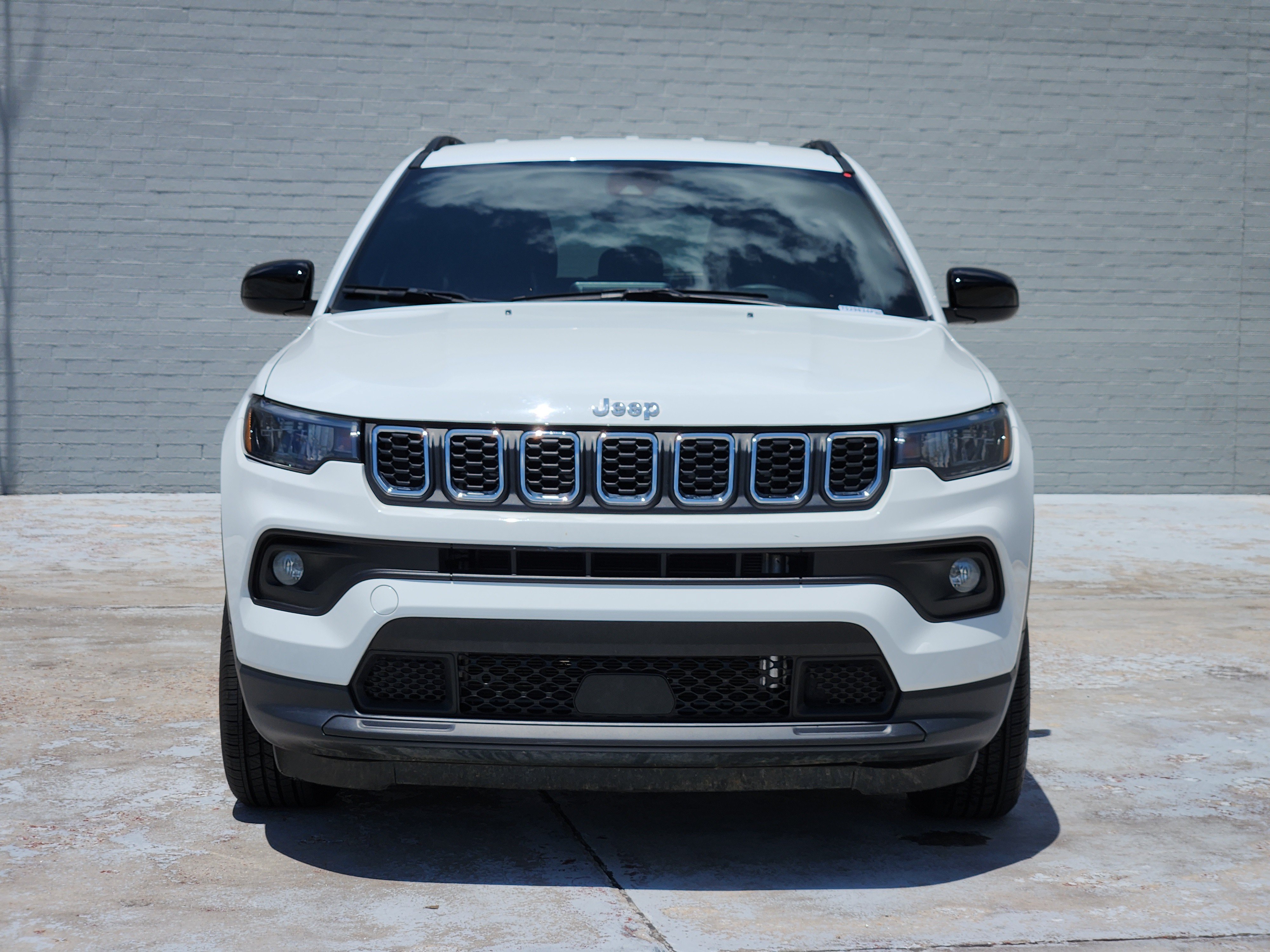 Used 2025 Jeep Compass Latitude AWD/4WD image 3