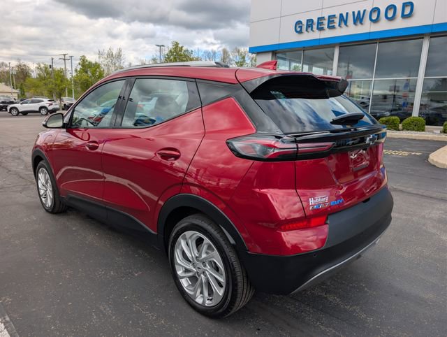 Used 2023 Chevrolet Bolt EUV LT w/ Comfort Package FWD image 3