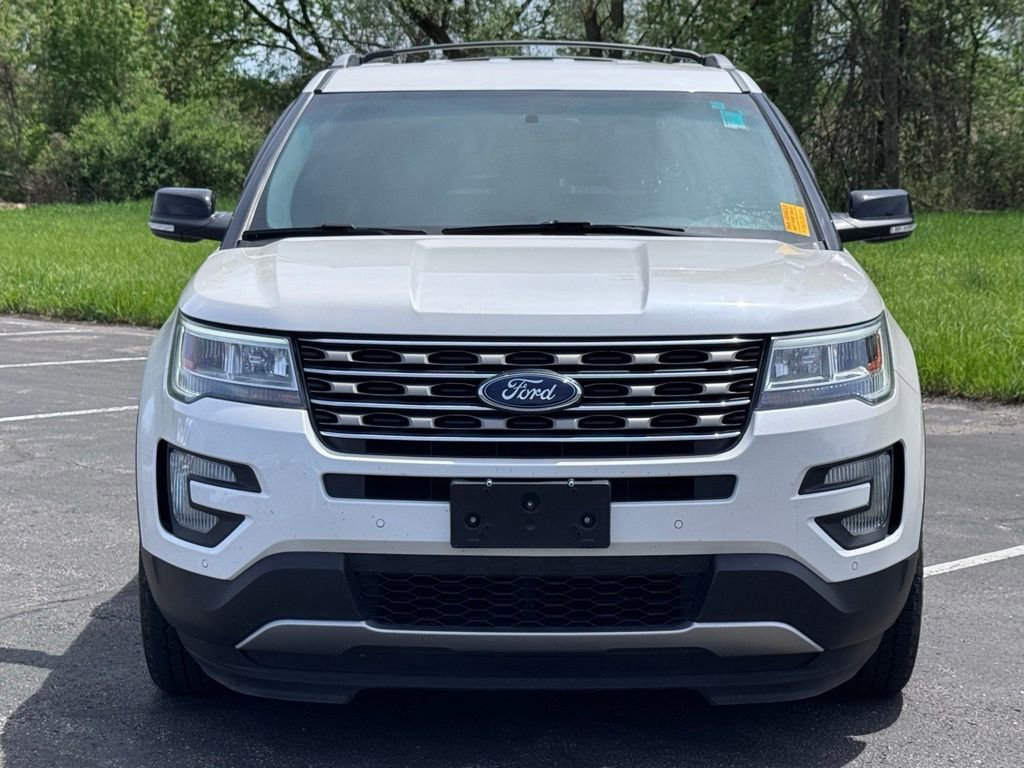 Used 2016 Ford Explorer XLT w/ Equipment Group 202A FWD image 2