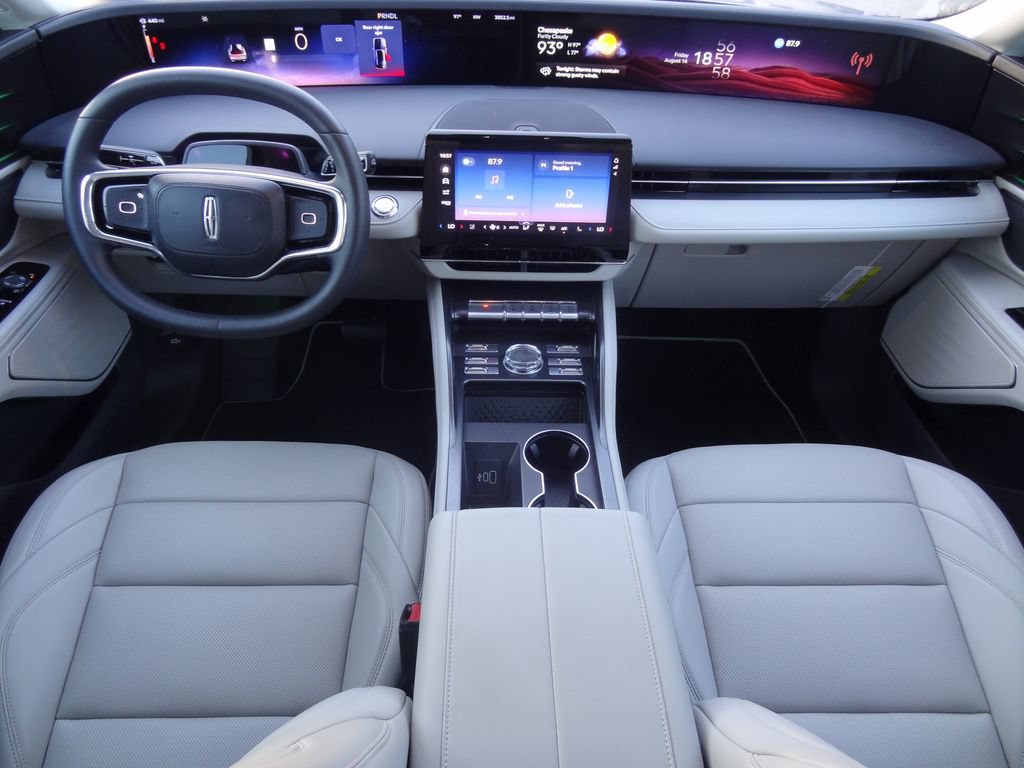 Used 2026 Lincoln Nautilus Premier AWD/4WD image 12